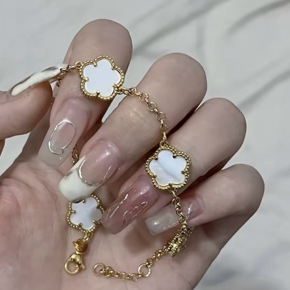 White Clover bracelet - Picture 2 of 2